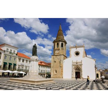 Lais Puzzle - Hauptplatz der mittelalterlichen Stadt Tomar (Portugal). Kirche des Heiligen Johannes des Täufers - 2.000 Teile
