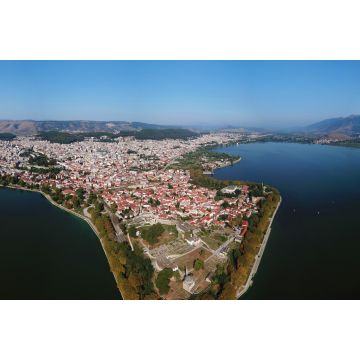 Lais Puzzle - Ikonische Stadt, Burg und Moschee von Ioannina, umgeben vom berühmten See und den Bergen von Pindus, Epirus, Griechenland - 2.000 Teile