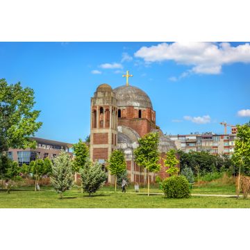 Lais Puzzle - Pristina, Kosovo - Eine riesige orthodoxe Kirche auf einer offenen Grasfläche im Kosovo - 2.000 Teile