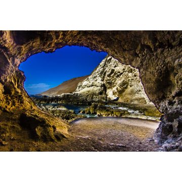 Lais Puzzle - Das berühmte Reiseziel von Cuevas de Anzota (Anzota-Höhlen). Erstaunliche Klippenwanderung über das Wasser des Pazifischen Ozeans mit beeindruckenden Höhlen mit riesigen Fenstern über dem Meer. Eine wundervolle und fantasievolle...