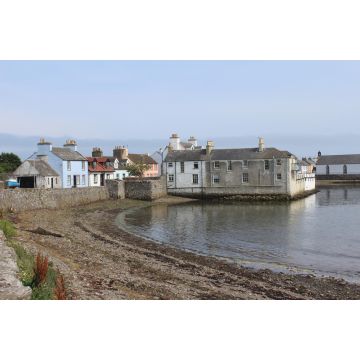 Lais Puzzle - Blick auf den malerischen Hafen und die umliegenden Gebäude auf der Isle of Whithorn in Dumfires und Galloway in Schottland. Einer der südlichsten Häfen in Schottland - 2.000 Teile