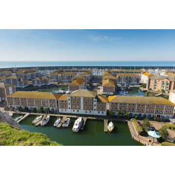 Lais Puzzle - Brighton Yachthafen mit Häusern, Booten und Yachten an einem schönen Tag in East Sussex England - 2.000 Teile