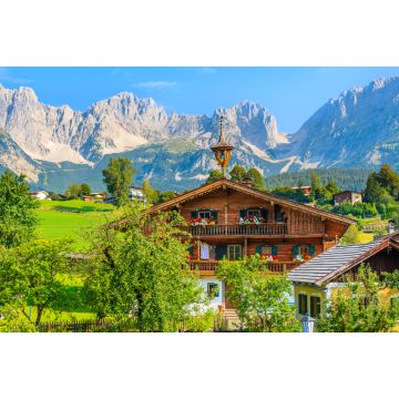 Lais Puzzle - Typische Holz-Alpenhaus gegen Alpen Berge Hintergrund auf grüne Wiese in Going am Wilden Kaiser Dorf auf sonnigen Sommertag, Tirol, Österreich - 2.000 Teile