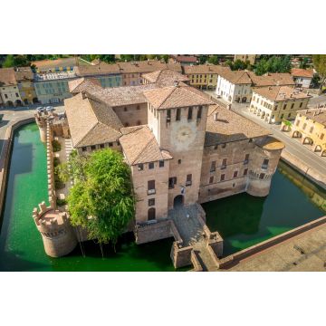 Lais Puzzle - Luftaufnahme der Burg Fontanellato mit grünem Wasser im Wassergraben nahe Parma, Italien - 2.000 Teile