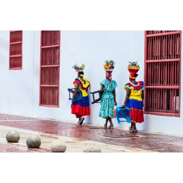 Lais Puzzle - Traditionelle Obst-Straßenverkäufer in Cartagena de Indias, genannt Palenqueras, vor dem Gebäude des Rathauses von Cartagena - 2.000 Teile
