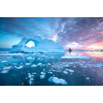 Lais Puzzle - Kleines rotes Segelboot, das zwischen schwimmenden Eisbergen im Disko-Gletscher während der Mitternachtssonne im Polarsommer kreuzt. Ilulissat, Grönland - 2.000 Teile