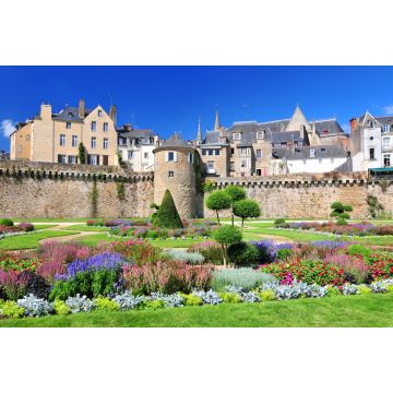 Lais Puzzle - Die Mauern der alten Stadt und die Gärten in Vannes. Bretagne, Nordfrankreich. - 2.000 Teile