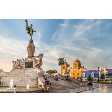 Lais Puzzle - Blick auf den Hauptplatz der Stadt Trujillo, Peru - 2.000 Teile