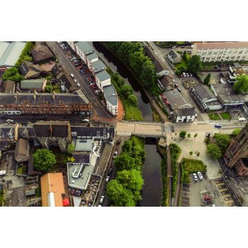 Lais Puzzle - Low-Level-Luftbild des Forth and Clyde Canal in der Stadt Kirkintilloch in Schottland - 2.000 Teile