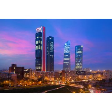 Lais Puzzle - Skyline des Finanzviertels Madrid Four Towers in der Dämmerung in Madrid, Spanien - 2.000 Teile