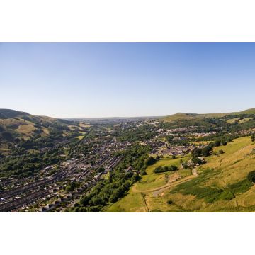Lais Puzzle - Luftaufnahme von Häusern im walisischen Tal von Blaenau Gwent aus der Vogelperspektive - 2.000 Teile