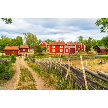 Lais Puzzle - Das historische Dorf Stensjo in Smaland, Schweden, von einer nahe gelegenen Landstraße aus gesehen - 2.000 Teile