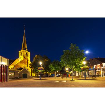 Lais Puzzle - Dorfplatz in Zoeterwoude-dorp während der Abenddämmerung. Eine kleine Stadt in den Niederlanden - 2.000 Teile