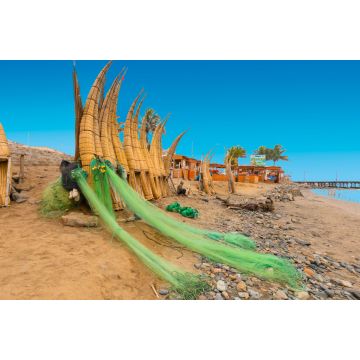 Lais Puzzle - Pimentstrand mit traditionellen Booten und Netzen, Chiclayo, Peru - 2.000 Teile