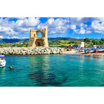 Lais Puzzle - Traditionelles Fischerdorf Briatico in Kalabrien mit türkisfarbenem Meer und altem sarazenischen Turm. Italien - 2.000 Teile