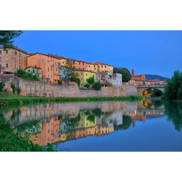 Lais Puzzle - Spiegelung der Altstadt im Fluss Tevere, Umbertide, Italien - 2.000 Teile