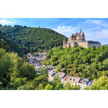 Lais Puzzle - Schloss Vianden und ein kleines Tal, Luxemburg - 2.000 Teile