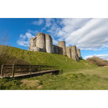 Lais Puzzle - Kidwelly Castle ist ein normannisches Schloss mit Blick auf den Fluss Gwendraeth und die Stadt Kidwelly, Carmarthenshire, Wales - 2.000 Teile