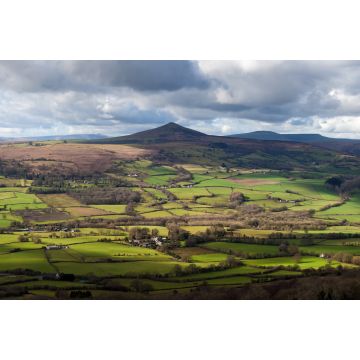 Lais Puzzle - Der Zuckerhut, ein Berg nordwestlich von Abergavenny in Monmouthshire, Wales - 2.000 Teile