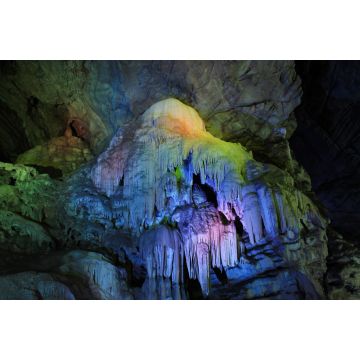 Lais Puzzle - Die Stalaktiten- und Stalagmitenhöhlen befinden sich an der Ostküste Indiens, in den Ananthagiri-Hügeln des Araku-Tals, Visakhapatnam in Andhra Pradesh, Indien. Gesteinsformationen in den Borra-Höhlen - 2.000 Teile