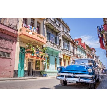 Lais Puzzle - Blauer amerikanischer Oldtimer in einer bunten Straße in Havanna, Kuba - 2.000 Teile