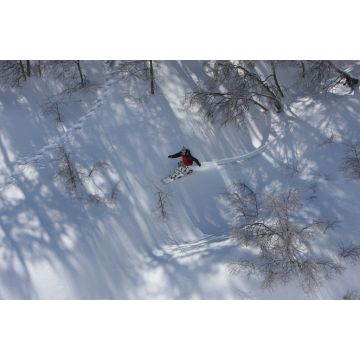 Lais Puzzle - Snowboarder fährt im Skigebiet in Nevados De Chilean, Chile in den Anden, durch das schneebedeckte Gebirgsgelände - 2.000 Teile