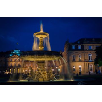 Lais Puzzle - Brunnen bei Nacht auf dem Schlossplatz in Stuttgart - 2.000 Teile