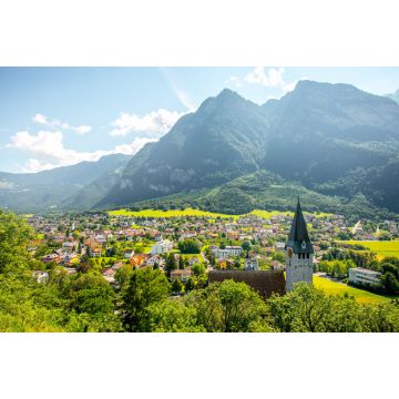 Lais Puzzle - Landschaftsaufnahme des Dorfes Balzers mit der Kirche des Heiligen Nikolaus in Liechtenstein - 2.000 Teile