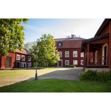 Lais Puzzle - Innenhof Gutshof in Köping in Schweden - 2.000 Teile