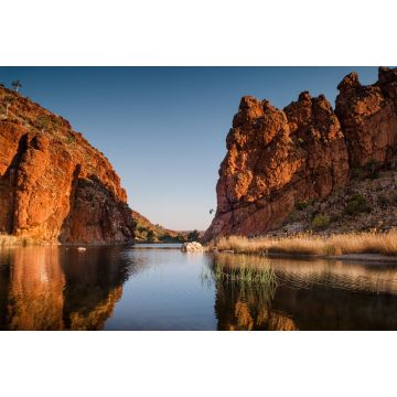 Lais Puzzle - Reflektionen von Felsformationen am Wasserloch der Glen Helen Gorge, Northern Territory, Australien - 2.000 Teile