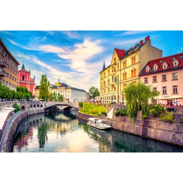 Lais Puzzle - Blick auf das Stadtbild am Flusskanal Ljubljanica in der Altstadt von Ljubljana. Ljubljana ist die Hauptstadt Sloweniens und ein bekanntes europäisches Touristenziel - 2.000 Teile