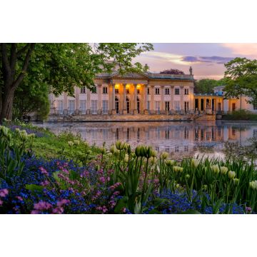 Lais Puzzle - Der Palast auf der Insel - Łazienki Królewskie. Ein neoklassizistischer Palast in Warschau mit vielen Blumen im Frühling - 2.000 Teile