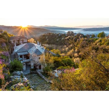 Lais Puzzle - Sonnenaufgang über dem malerischen Dorf Vitsa in der Region Zagori, Nordgriechenland - 2.000 Teile