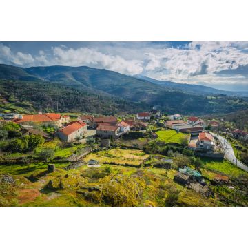 Lais Puzzle - Ländliche Landschaften in den Ausläufern der Serra da Estrella. Landkreis Guarda. Portugal - 2.000 Teile