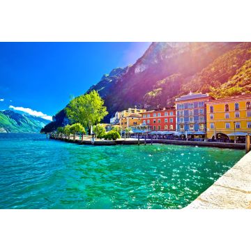 Lais Puzzle - Blick auf die Uferpromenade von Riva del Garda bei Sonnenuntergang - 2.000 Teile