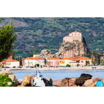 Lais Puzzle - Die Kirche des Dorfes Petra steht auf einem hohen Felsen auf der Insel Lesbos in Griechenland - 2.000 Teile