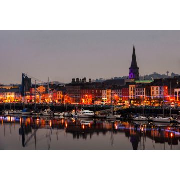 Lais Puzzle - Waterford, Irland. Panoramablick auf eine Stadtlandschaft bei Nacht - 2.000 Teile