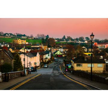 Lais Puzzle - Cashel, Irland. Luftaufnahme einer kleinen Stadt am Abend - 2.000 Teile