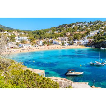 Lais Puzzle - Fischer- und Segelboote auf blauem Meerwasser in der Bucht von Cala Vadella, Insel Ibiza, Spanien - 2.000 Teile