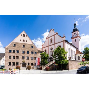Lais Puzzle - Residenz und Stadtpfarrkirche kirche in Hilpolstein blauer Himmel - 2.000 Teile