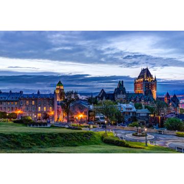 Lais Puzzle - Stadtbild oder Skyline von Chateau Frontenac, Park und Altstadtstraßen während des Sonnenuntergangs mit beleuchteten Schloss- und Saint Denis-Straßengebäuden - 2.000 Teile