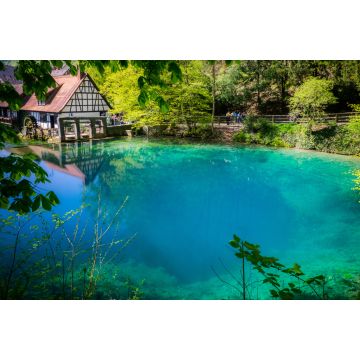 Lais Puzzle - Blick auf den Brunnen "Blautopf" in Blaubeuren, Baden Württemberg, Deutschland - 2.000 Teile