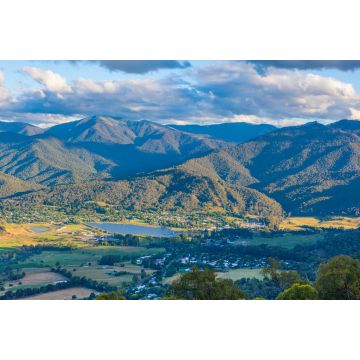 Lais Puzzle - Luftaufnahme von Mount Beauty Stadt und Teichanlage. Kiewa-Tal, Victoria, Australien - 2.000 Teile