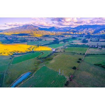 Lais Puzzle - Luftaufnahme der schönen australischen Landschaft bei Sonnenuntergang. Kiewa Valley, Victoria, Australien - 2.000 Teile