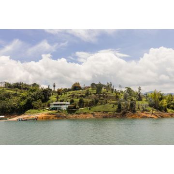 Lais Puzzle - Guatape Kolumbien: Eine der alten Villen von Pablo Escobar - 2.000 Teile