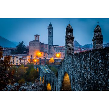 Lais Puzzle - Bobbio, Trebbia-Tal, Piacenza, Emilia Romagna, Italien. Die kleine Stadt in der Nähe von Trebbia - 2.000 Teile