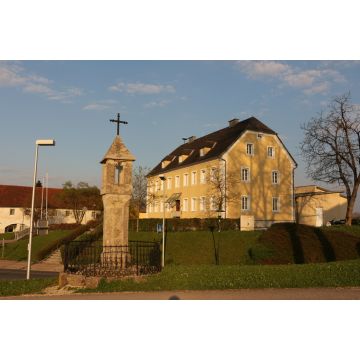 Lais Puzzle - Das Gemeindeamt im Zentrum von Pfarrkirchen bei Bad Hall - 2.000 Teile
