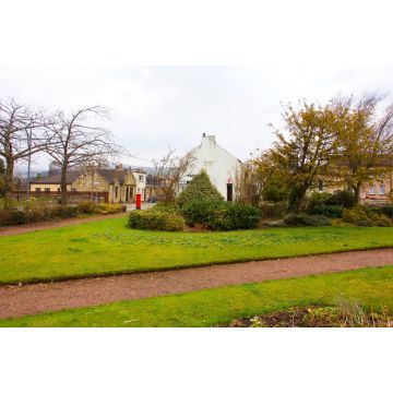 Lais Puzzle - Park im Zentrum des kleinen Dorfes Banton in North Lanarkshire, Schottland - 2.000 Teile