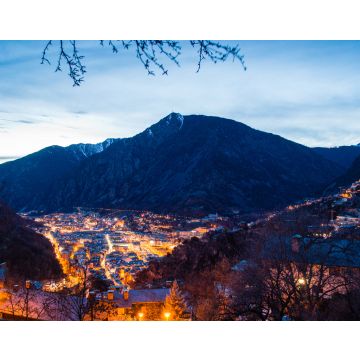 Lais Puzzle - Andorra la Vella Abendliches Stadtbild in Andorra la Vella, Andorra - 40, 100, 200, 500, 1.000 & 2.000 Teile