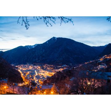 Lais Puzzle - Andorra la Vella Abendliches Stadtbild in Andorra la Vella, Andorra - 1.000 Teile